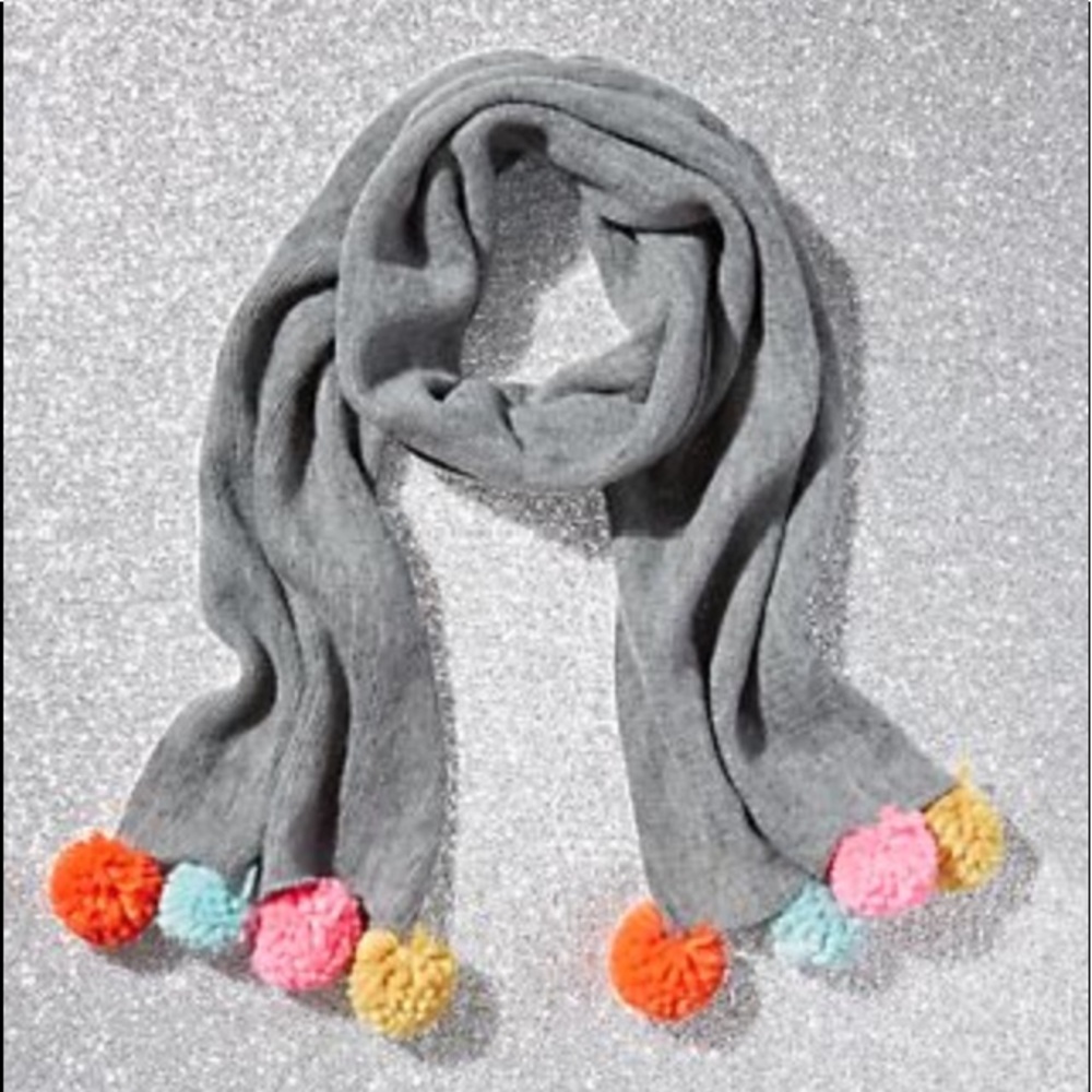 Pom Pom scarf NEW